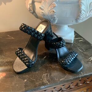 Beautiful Dolce Vita 3 inch black leather heel